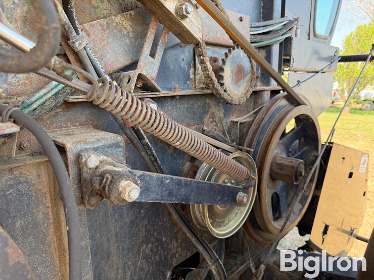 1990-gleaner-r70-image-18