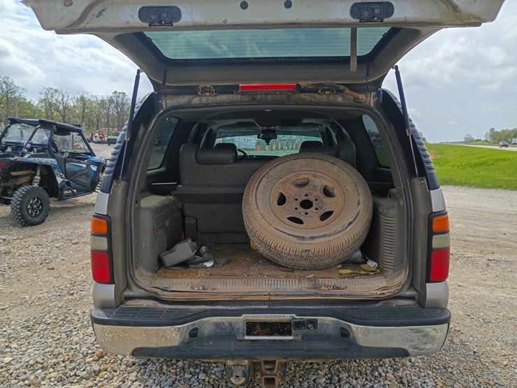 2005-chevrolet-suburban-image-69