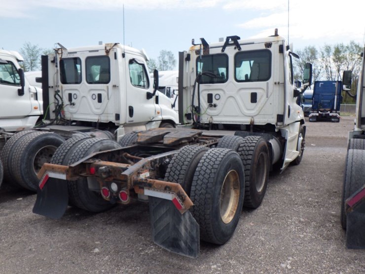 2017-freightliner-cascadia-125-image-6