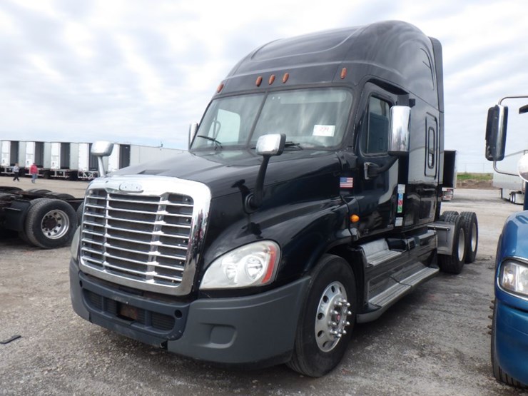 2011-freightliner-cascadia-125-image-1