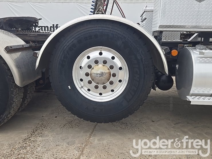 2014-kenworth-t800-image-21