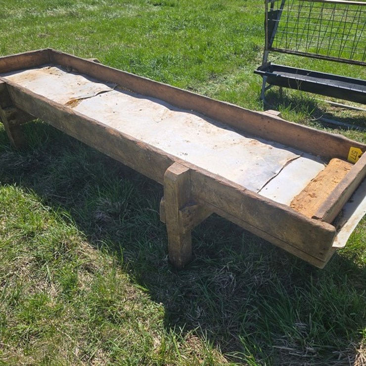 #577 • 9' Wooden Feed Bunk