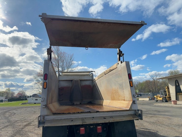 2015-caterpillar-ct660-image-16