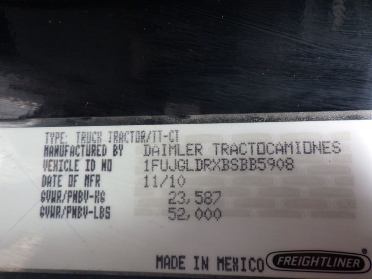 2011-freightliner-cascadia-125-image-19