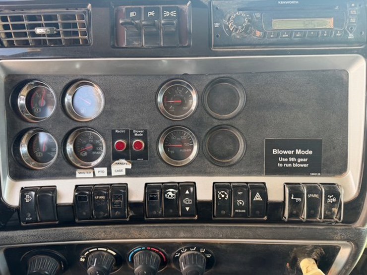 2012-kenworth-t800-image-17