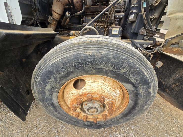 1996-mack-rd690s-image-92