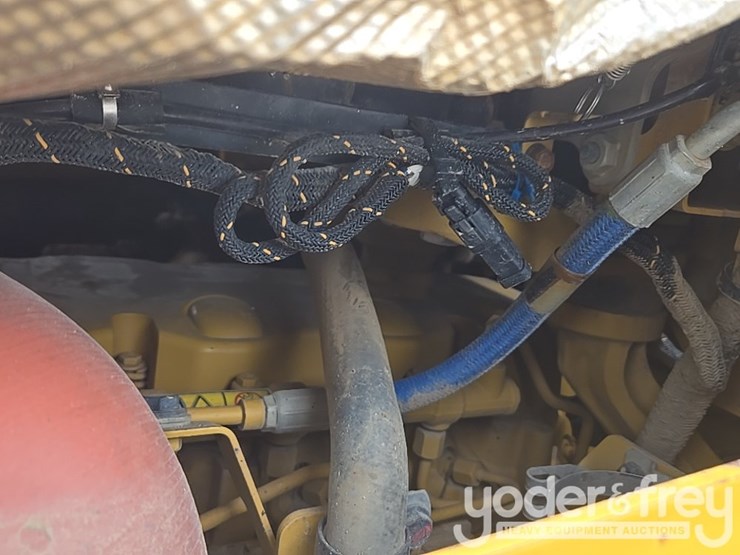 2019-caterpillar-d6-lgp-image-56