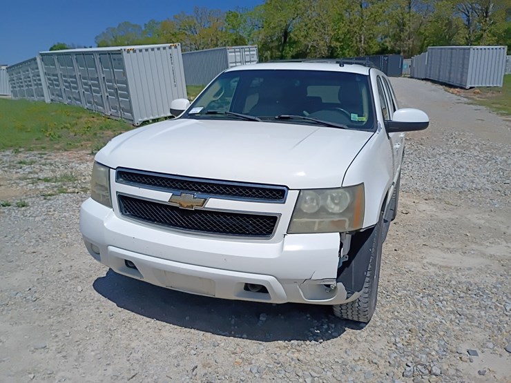 2008-chevrolet-tahoe-image-16