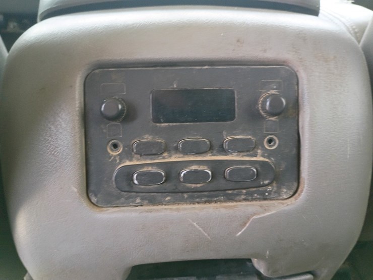 2005-chevrolet-suburban-image-62