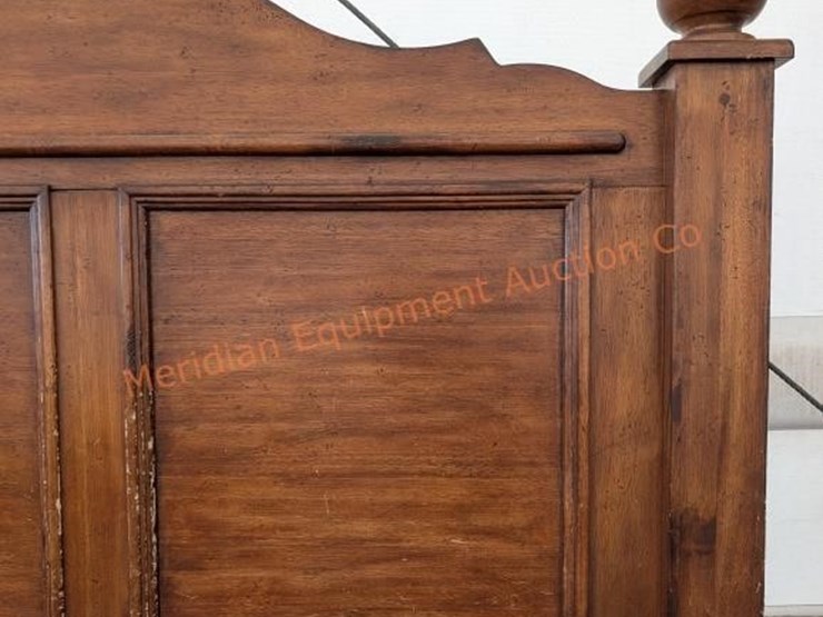 rustic-style-queen-bed-frame-image-4