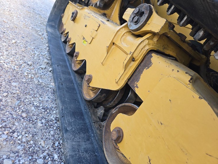 2023-caterpillar-299d3-xe-image-34