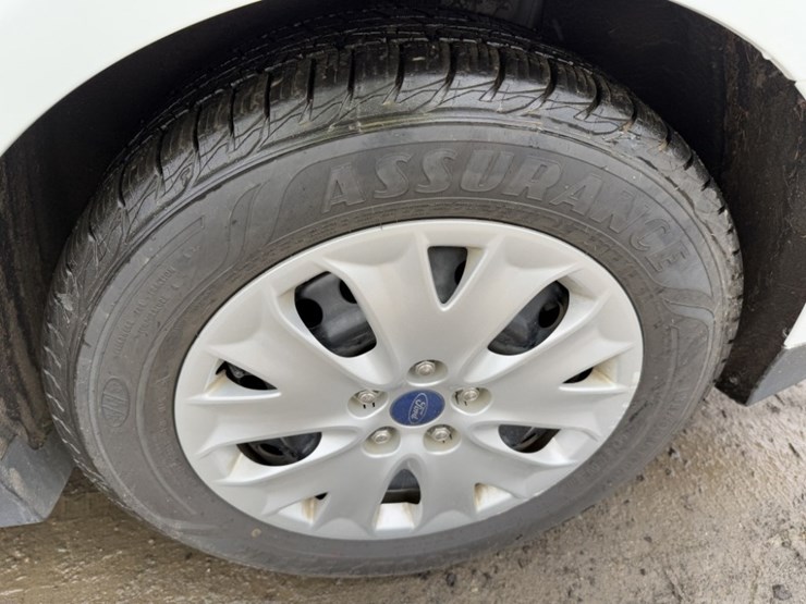 2014-ford-fusion-sedan-image-17