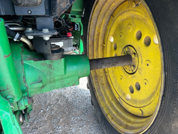 2014-john-deere-6125r-image-11