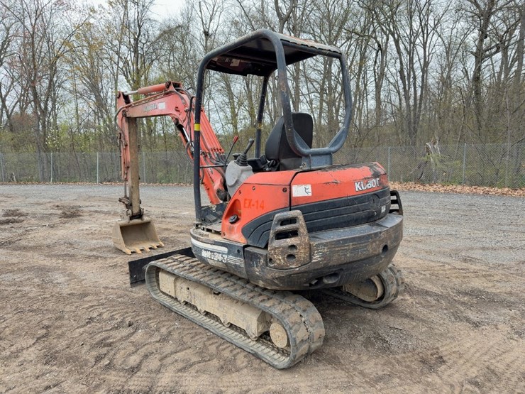 2004-kubota-kx121-3-image-3