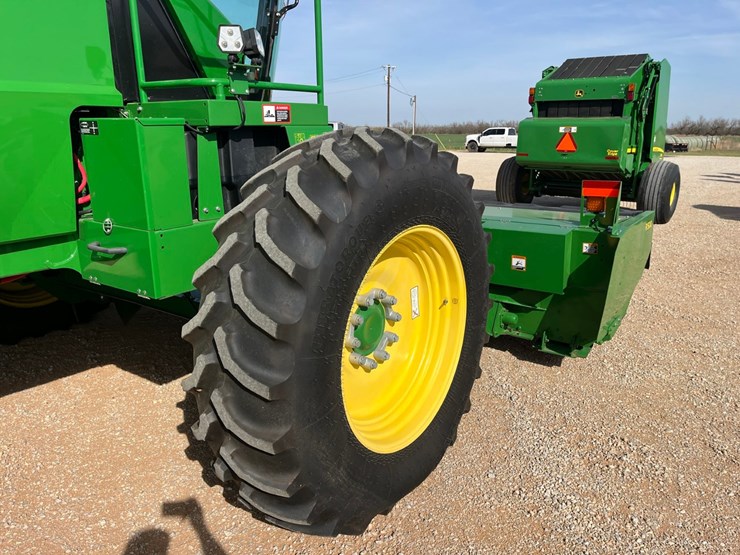 2023-john-deere-w235r-image-13