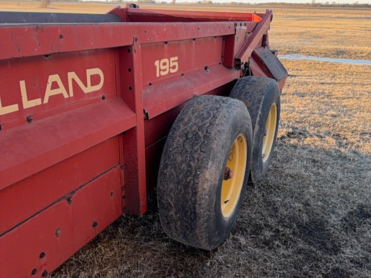 new-holland-195-image-12