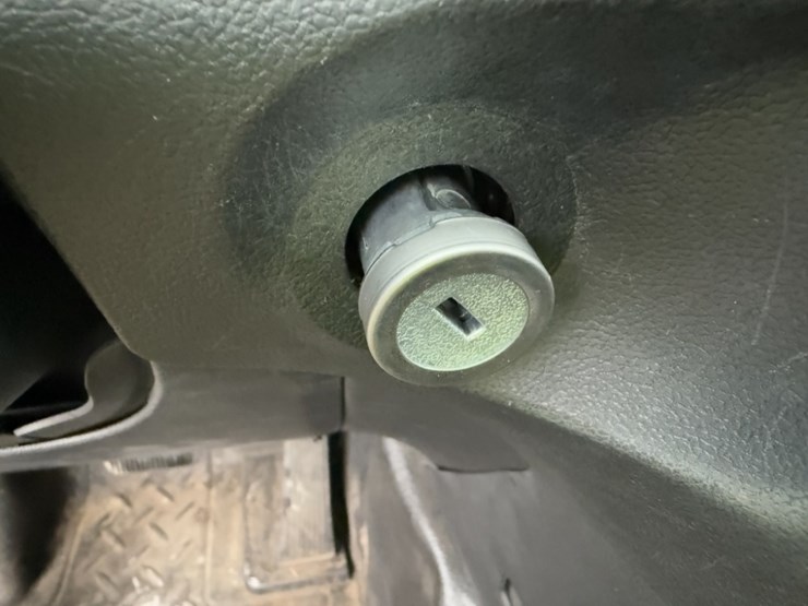 2020-ford-explorer-image-35