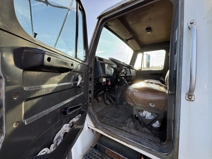 1994-international-4700-image-21