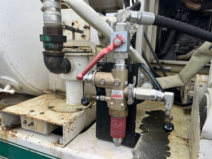 2011-freightliner-vac-con-t/a-vacuum-truck-image-23