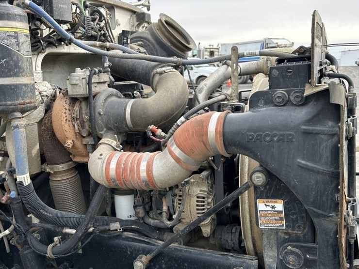 2017-peterbilt-337-image-44