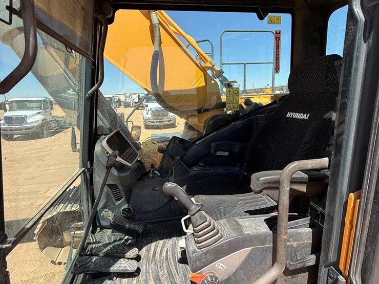 2017-hyundai-hx300l-image-20