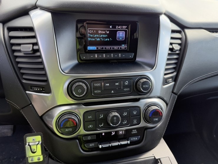 2013-chevrolet-tahoe-image-28