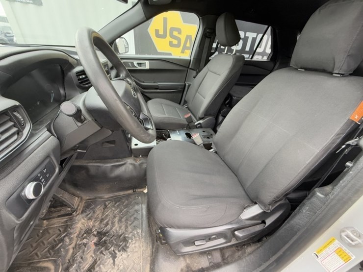 2020-ford-explorer-image-25