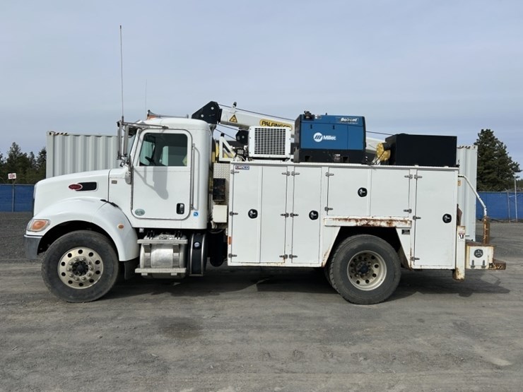 2017-peterbilt-337-image-2