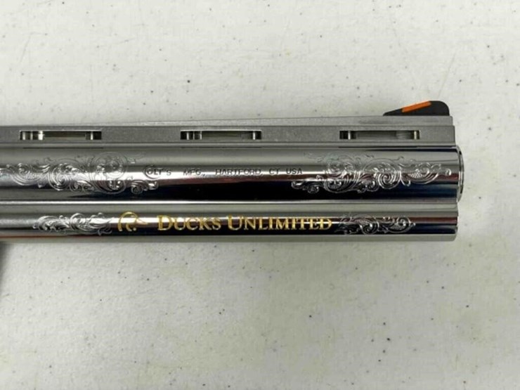 colt-revolver-image-3