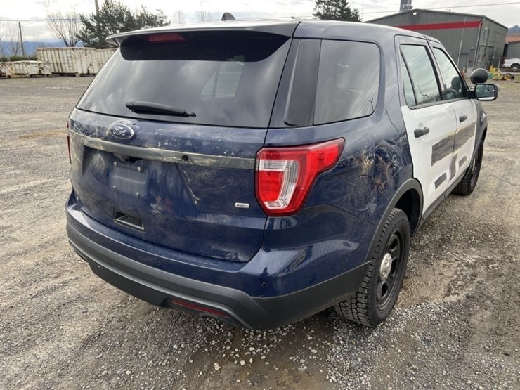 2017-ford-explorer-image-4