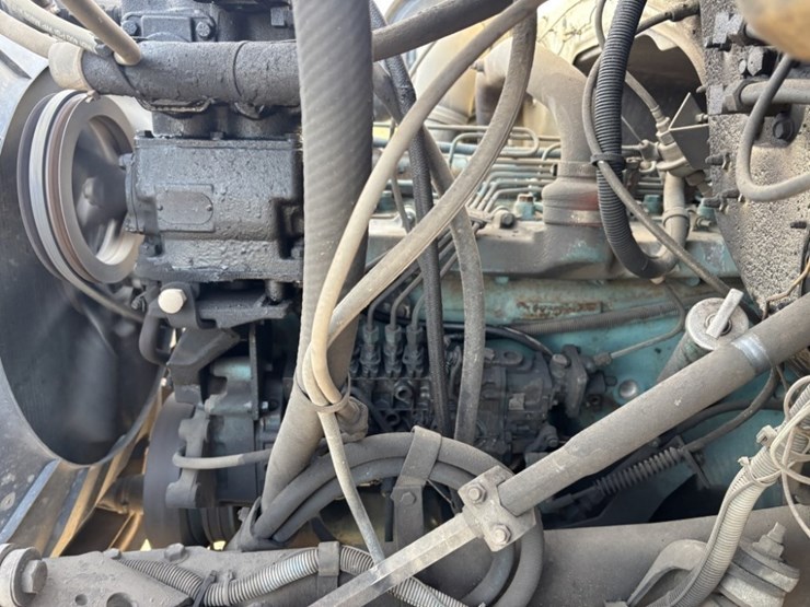 1985-international-4700-image-21