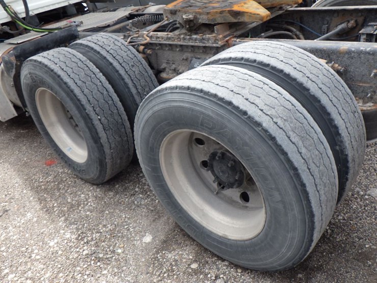 2017-freightliner-cascadia-125-image-12