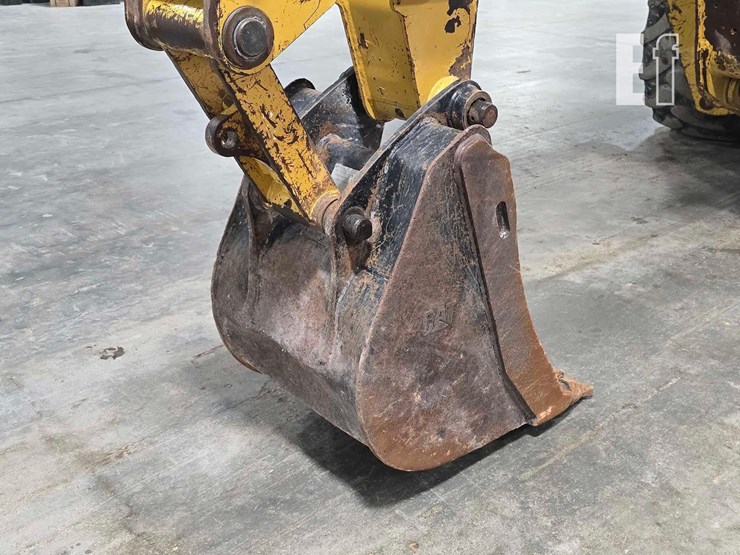 2016-caterpillar-415f2-image-16