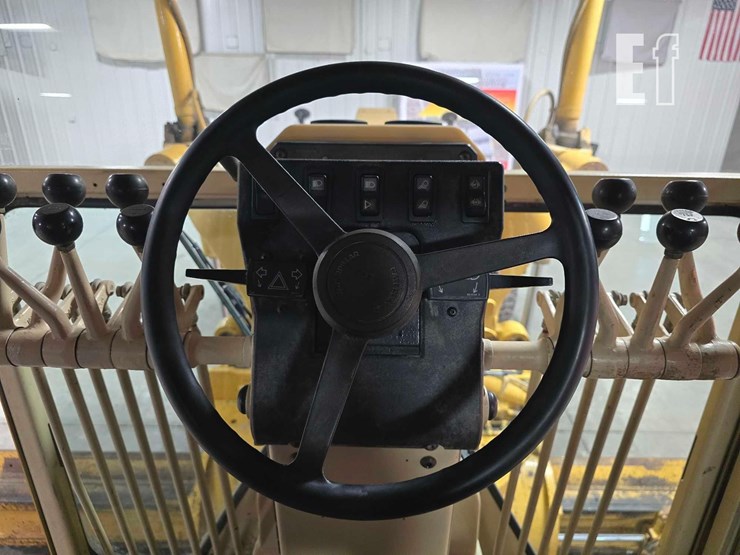 2006-caterpillar-143h-image-17