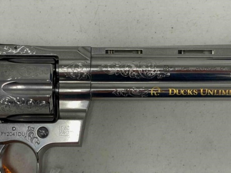 colt-revolver-image-4