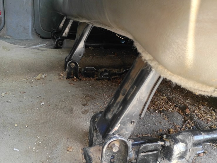 2005-chevrolet-suburban-image-60