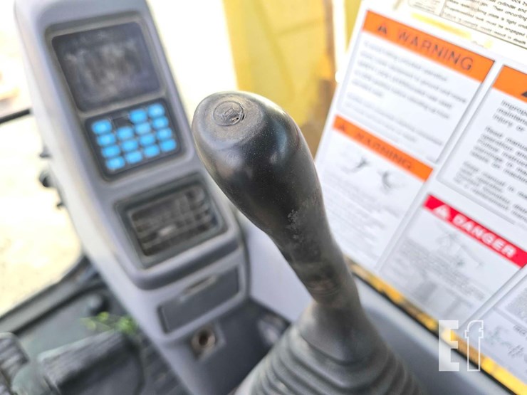 komatsu-pc228us-lc-3n0-image-17