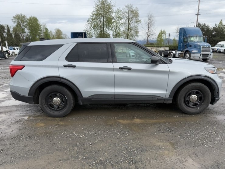 2020-ford-explorer-image-3