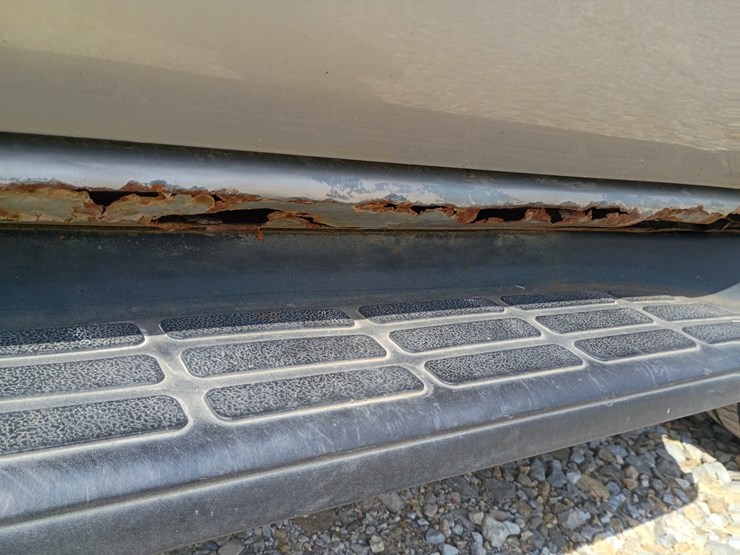 2005-chevrolet-suburban-image-95