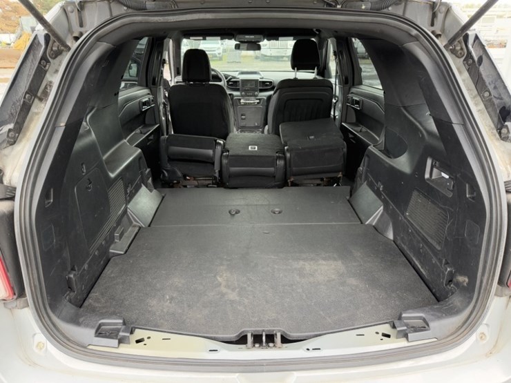 2020-ford-explorer-image-19