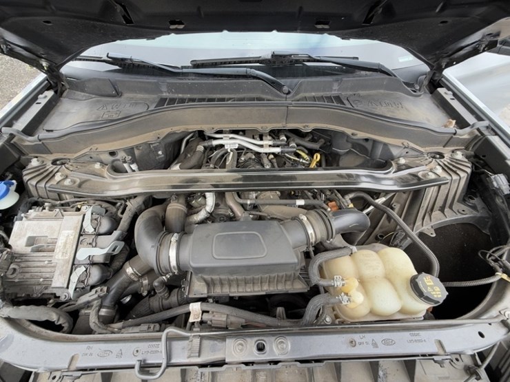 2020-ford-explorer-image-13