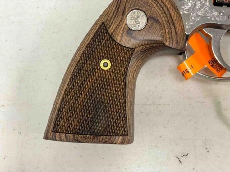 colt-revolver-image-7