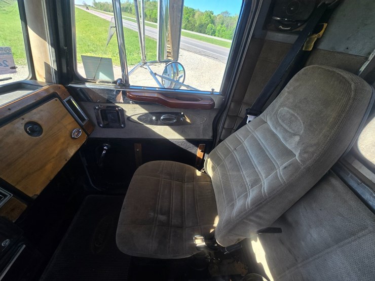 1987-peterbilt-379-image-64