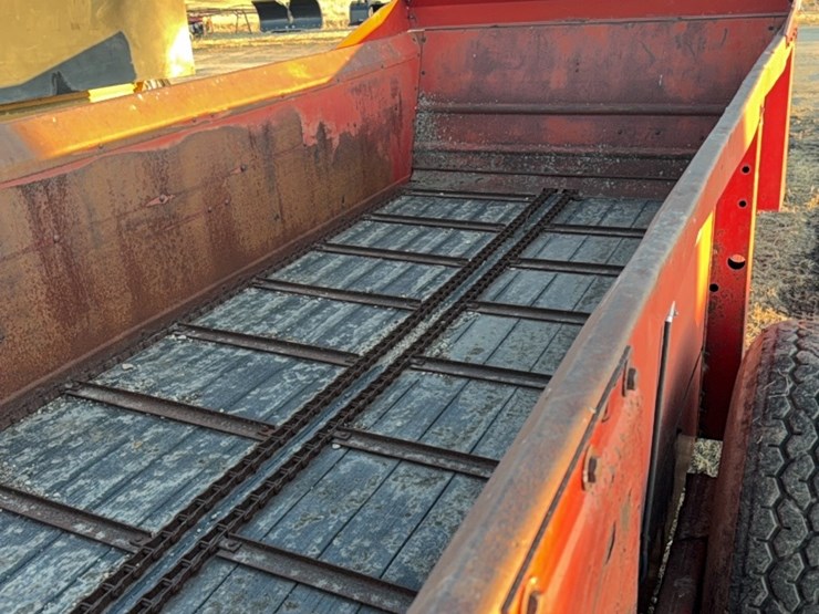 new-holland-195-image-34