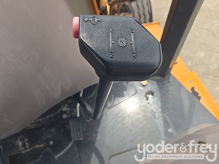 2004-case-580m-image-85