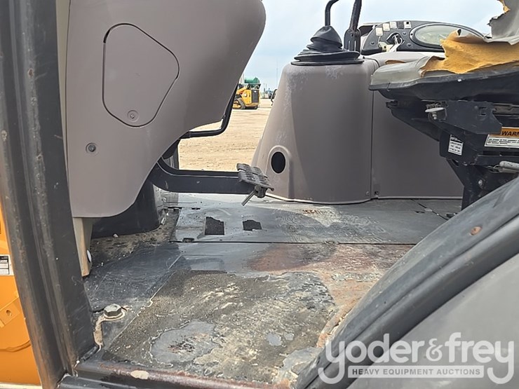 2004-case-580m-image-71