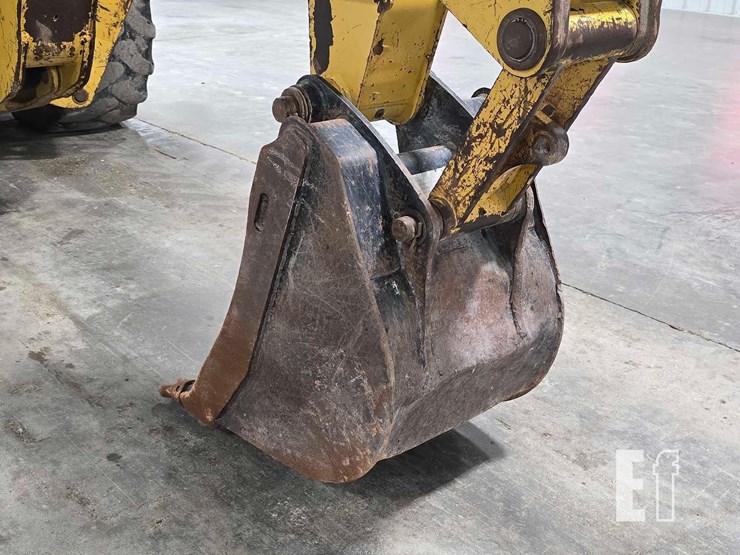 2016-caterpillar-415f2-image-17