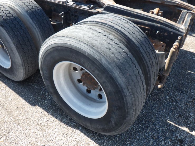 2000-mack-ch613-image-11