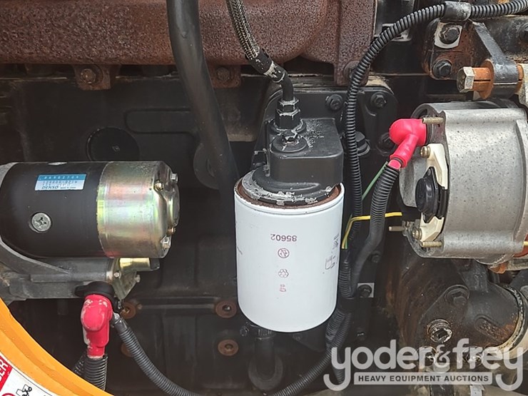 2004-case-580m-image-48