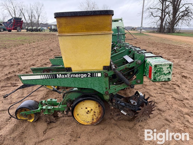 john-deere-7300-image-4